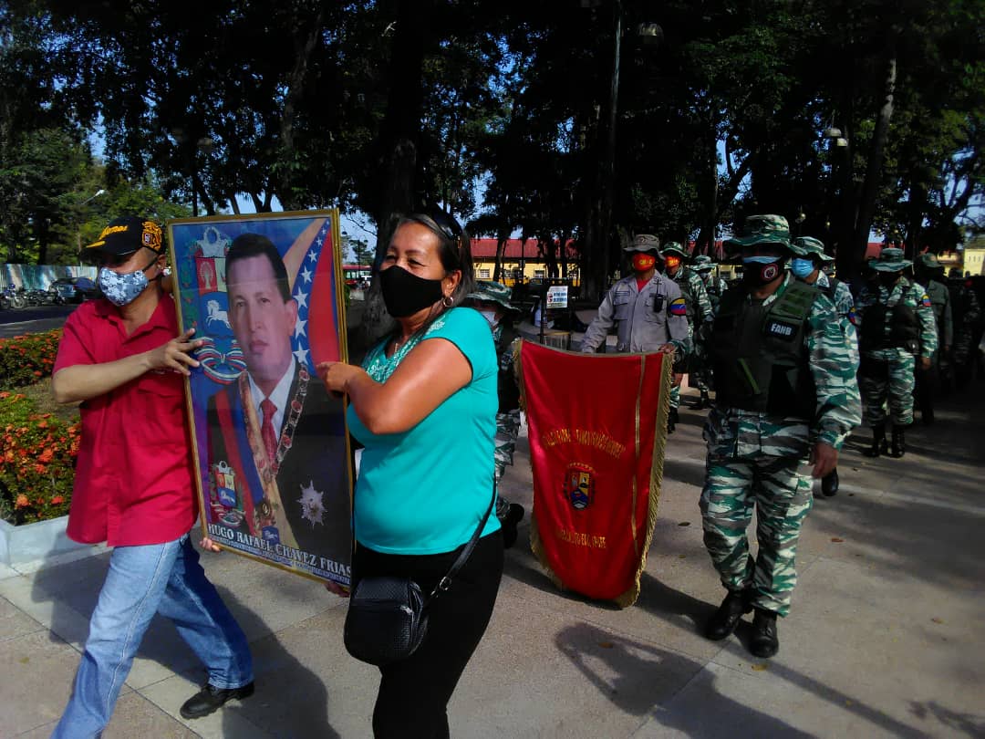 #PAEZ
Desde la Plaza Bolívar de Guasdualito el #PSUV junto a la Milicia Nacional Bolivariana, el Equipo Político Municipal y el Alcalde José María Romero conmemoran los 29 años del 4F Rebelión Cívico- Militar y Día de la Dignidad Nacional.
.
#4FRebeldiaYDignidad 
@PartidoPSUV