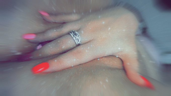 Alloura✨🖤's pics and videos EtejWXVXUAcwFVV jpg:small preview