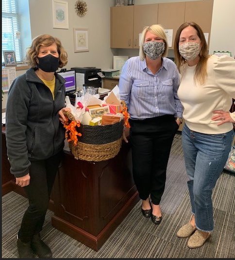 RiddleElem's tweet photo. We LOVE Mrs. Wright! Thank you for everything you do both in person and virtually for Riddle students. We are so lucky to have you! Happy School Counselors Week! https://t.co/1HkdG0jlXA