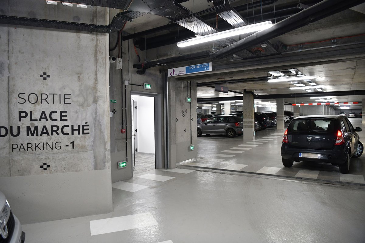 VilleCourbevoie's tweet photo. Le nouveau #parking public de la #halle #Charras de #Courbevoie est désormais ouvert ! Accessible par la rue de l'Alma, il vous accueille tous les jours, 571 places 🚘 disponibles.
⚠ L’ancien parking Charras (entrée par la rue Albert Simonin) est définitivement fermé. https://t.co/Y3hqwJkblF