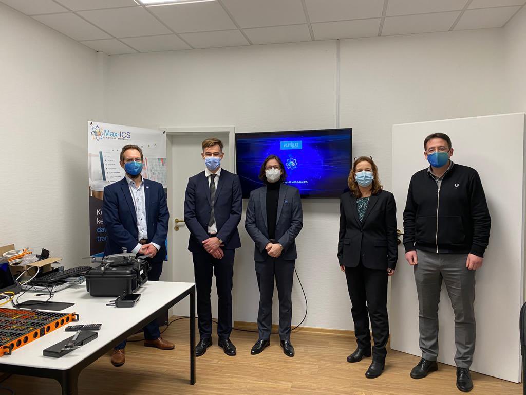 MinEcoLux's tweet photo. .@FranzFayot a rendu visite à @HITECLuxembourg pour célébrer ses 35 ans d’existence. Offrant des produits &amp; services haut de gamme &amp; innovants utilisés notamment dans 🚀 &amp; sur la 🛣️ , la société est aussi partenaire d’https://t.co/tSOyF4qmRv. Plus d’infos👉🏻https://t.co/PpIu0jWaVB https://t.co/TB5kpQMrK7