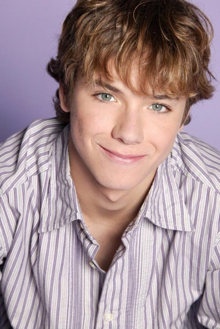 Happy 32nd birthday to Jeremy Sumpter    