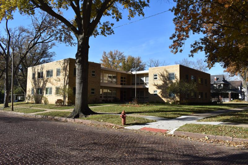 preservetopeka's tweet photo. The Kansas Historic Sites Board of Review is meeting on Sat, Feb. 6 at 9:00am. Topeka has 4 items on the agenda - https://t.co/SaVSzaQQsa - including the HTK Architects Office Bldg., Park Plaza Apts., &amp; Evergreen Apts. Follow @kansashistory for updates during the meeting. https://t.co/MtoEa2eIlc