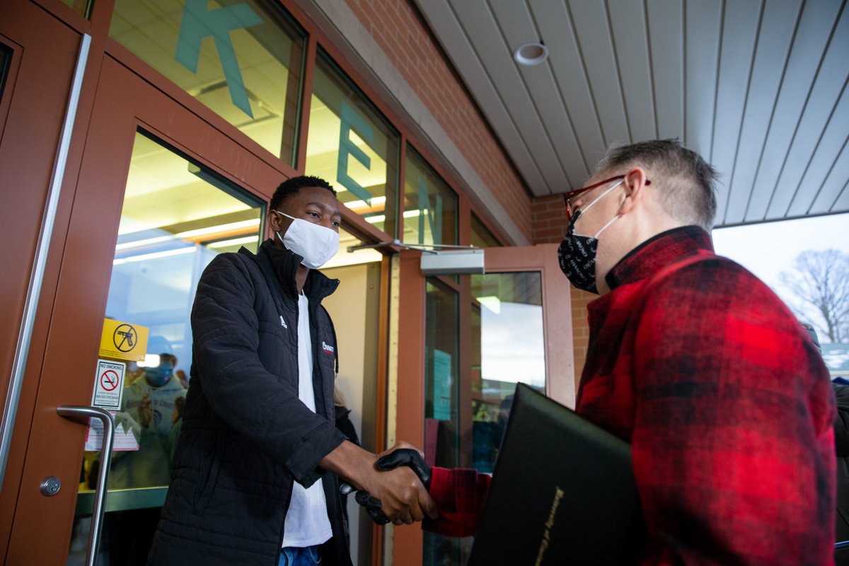 uofcincy's tweet photo. Congrats to Mohamed Camara for getting admitted into UC &amp; receiving a $2000 grant! Mohamed immigrated to the U.S. from West Africa. He’s a first generation college student who wants to help others through the immigration process. Full story: https://t.co/RWjM7KR9hi #BearcatsBound https://t.co/ODJ5Jdnw5I