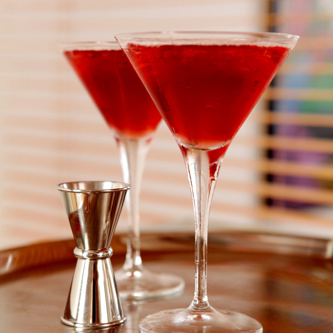 What tipple will you be enjoying this weekend? 🍸💘 #FridayFeeling #FridayVibes #Gin