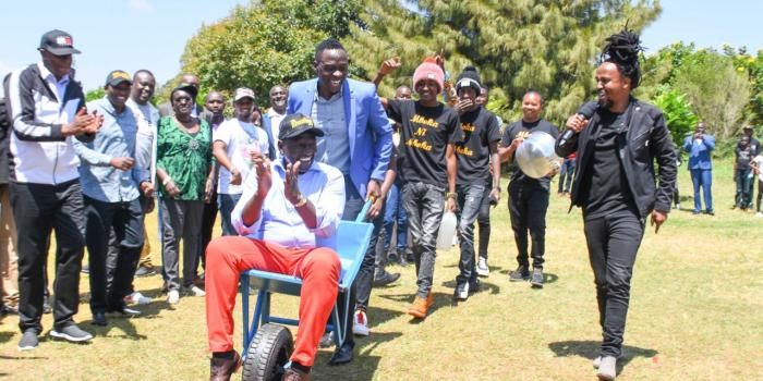 The donkey had it's day 2000 years ago when Jesus rode it to Jerusalem, the wheel barrow is also having it's day in the 21st century as the DP of Kenya rides it to State house <a href="/UDAKenya/">United Democratic Alliance, UDA.</a> <a href="/WilliamsRuto/">William Samoei Ruto, PhD</a>