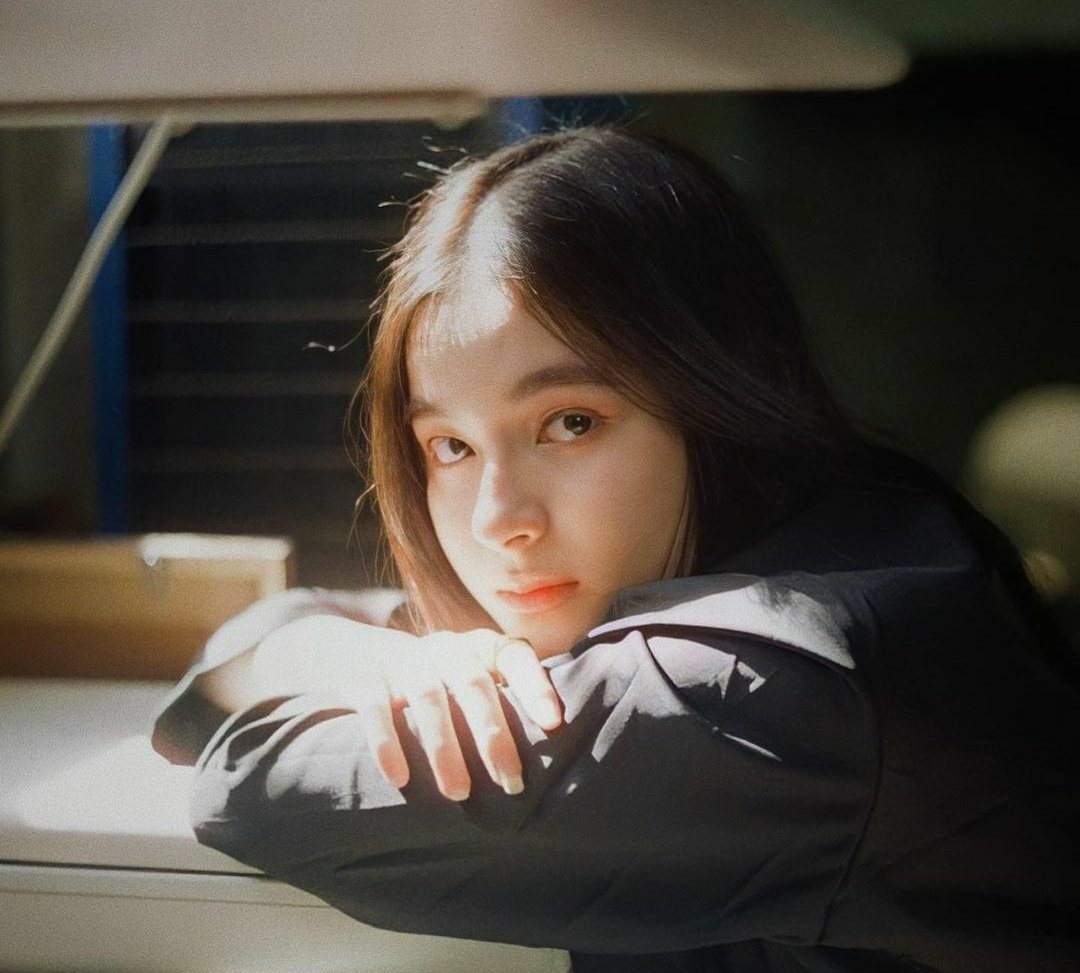 PETRllKOR's tweet photo. ⠀⠀⠀⠀⠀⠀⠀⠀⠀⠀⠀⠀
 
  ⠀⠀⠀⠀𝐏 𝐄 𝐓 𝐑 𝐈 𝐂 𝐇 𝐎 𝐑
 ⠀          ━━━━━━━━
  ⠀     Tersenyum dikala hujan   ⠀         
  ⠀     Adalah hal biasa baginya.   ⠀            
  ⠀     Namun hujan tidak selalu
  ⠀     Menyedihkan bukan?

⠀ https://t.co/pboUSQxgrD