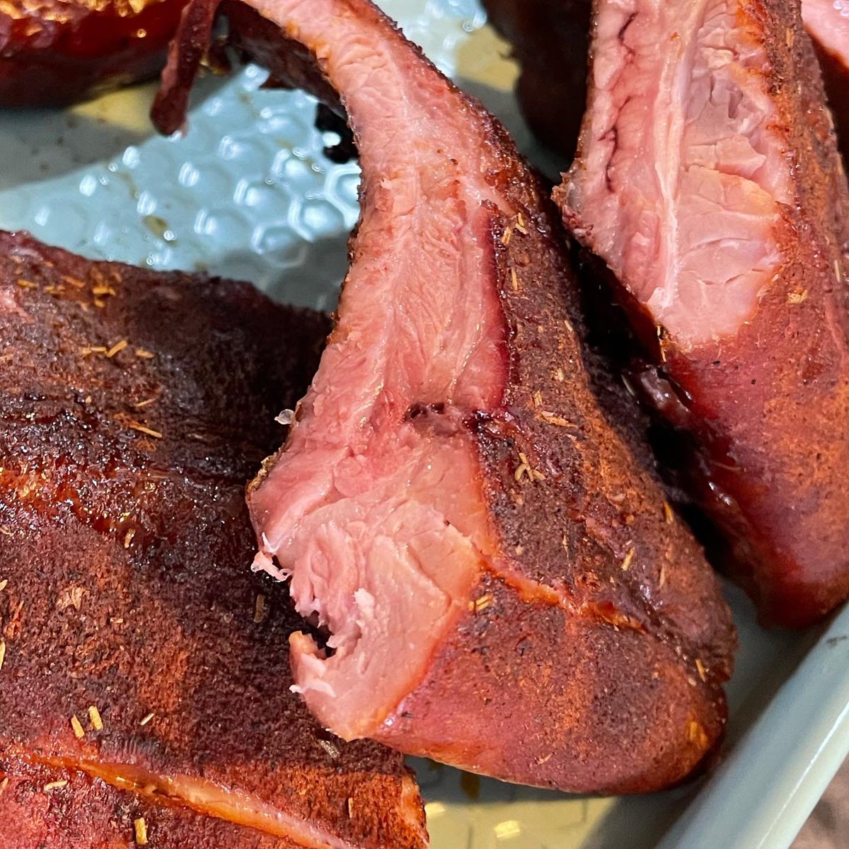 designthatrocks's tweet photo. I want my baby back, baby back, baby back... ribs that rock!
🔥🤘🔥

Backstage Squealer available now at https://t.co/aQIpn62uKS 

Grill + Smoke + Bake + Rock!

#rubthatrocks #designthatrocks https://t.co/WLQup04ONe