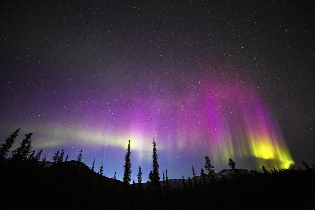 Полярное сияние. Северное сияние Магадан. Северное сияние Northern Lights. Северное сияние на Камчатке. Точечное Северное сияние.