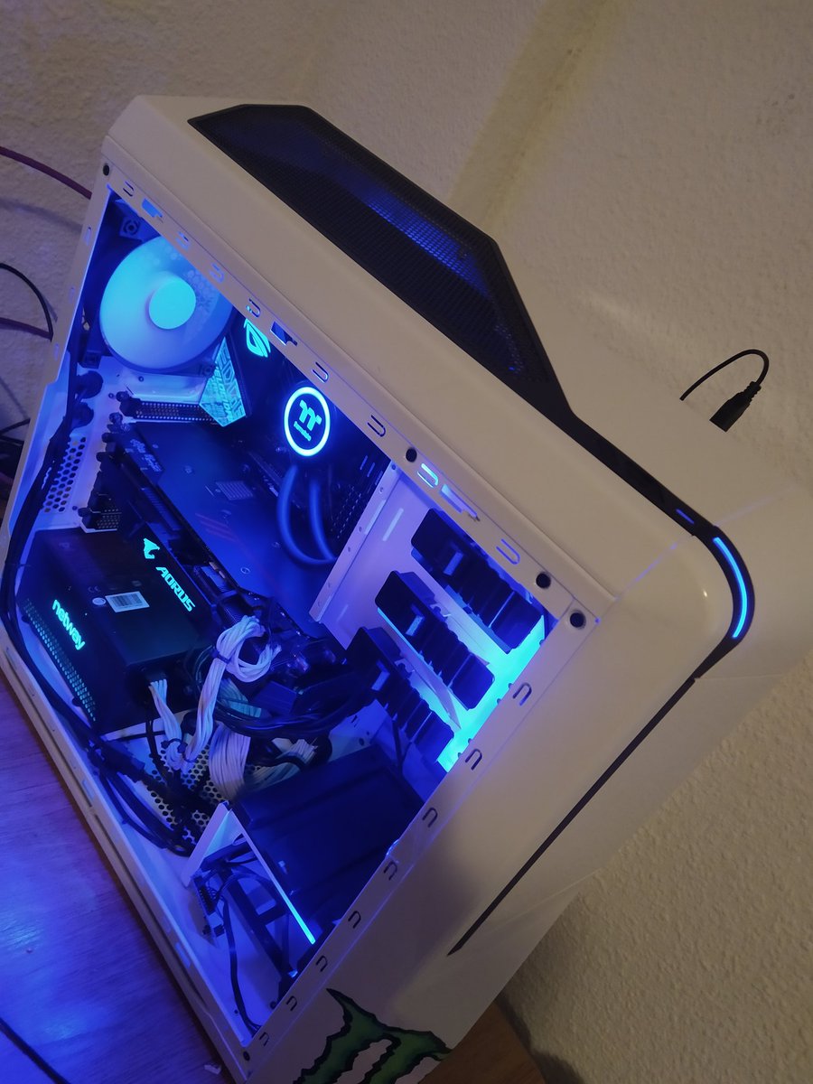 DYO_informatica's tweet image. i7 9700k + asus Strix z390-f + 1070 aorus 8 Gigas + 32g ram 3000hz Cl  + termalthake 2.0 + fuente alimentacion 850w + caja phantom