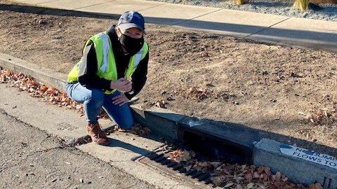 sjenvironment's tweet photo. Thanks to essential workers who keep #SanJose waterways healthy. Inspectors like Laura Markel from Watershed Protection check on complaints about illicit discharge such as leaking vehicles and sanitary sewer overflows that can harm wildlife and the Bay! #cleancreeks #waterways https://t.co/gCXpw6ympC