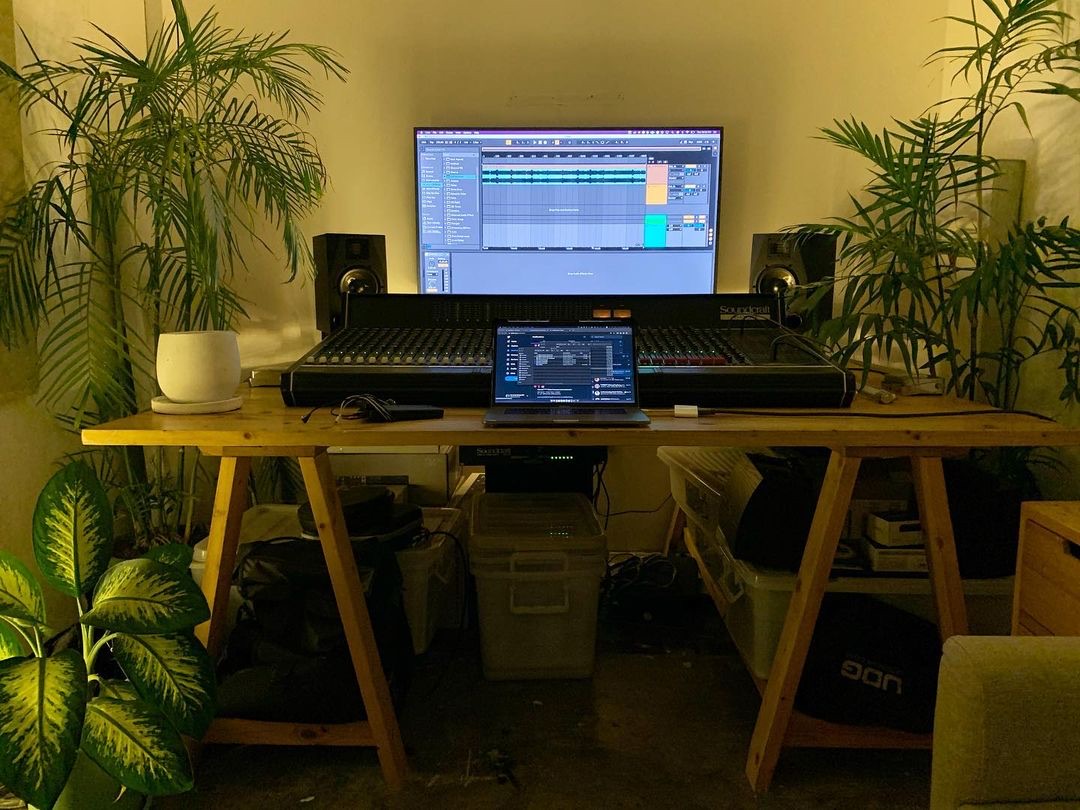 Some things never get old! 😍 Check out the classic Soundcraft 6000 recording console in this sweet home studio! Thanks for sharing, IG user djjoeysantos! #Soundcraft #SoundcraftingAtHome