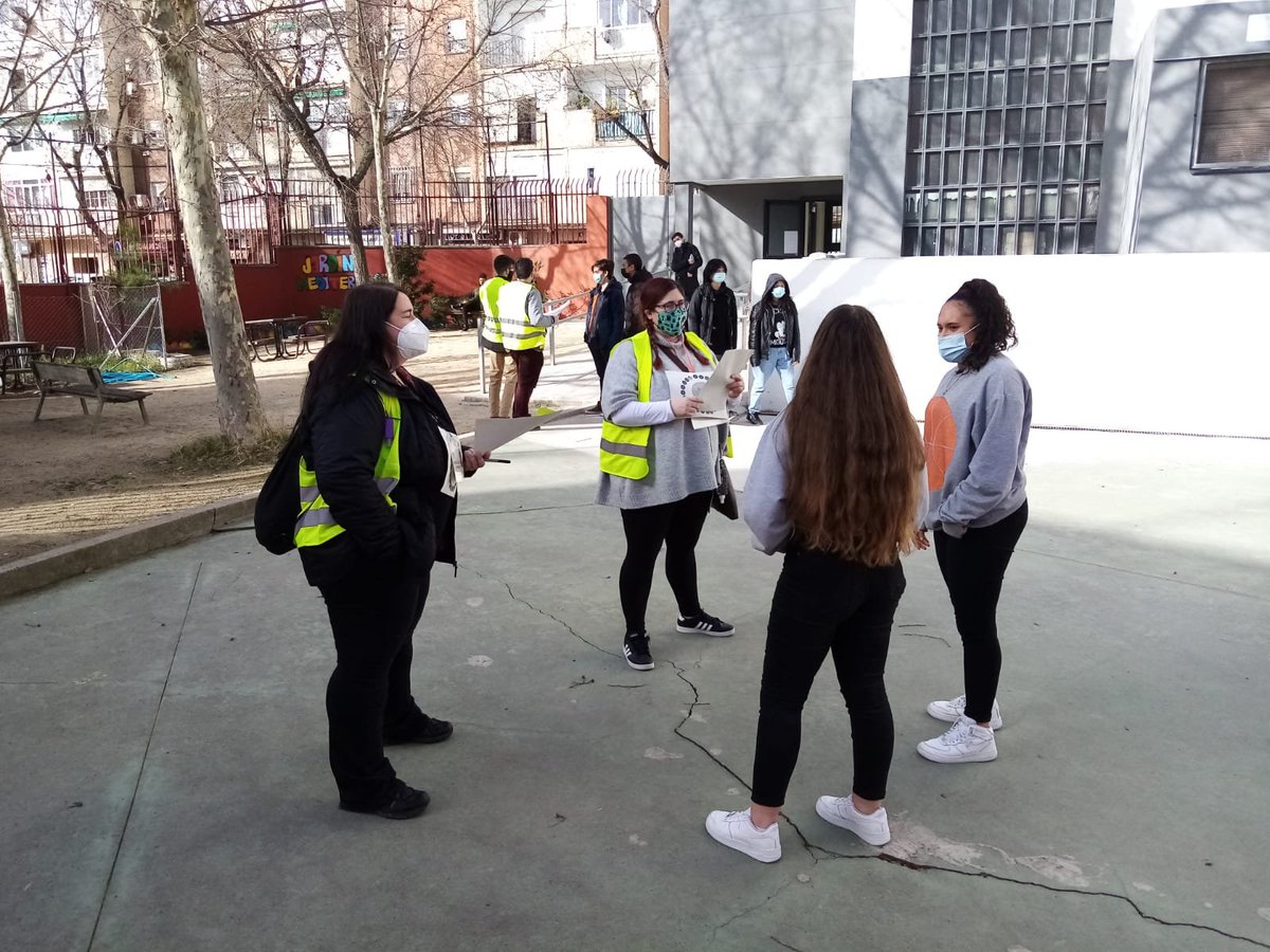 MadridJuventud's tweet photo. El #PuntoE de #SanBlasCanillejas ha trabajado con el alumnado del IES Barrio Simancas sobre #prevención en #juegos de #azar. 🎲🎲
La #OIJZona7 ha participado con grupos de 3ºESO.
MadridEsJuventud #ConectaJuventud #InformaciónJuvenil https://t.co/9RrngBf9TP