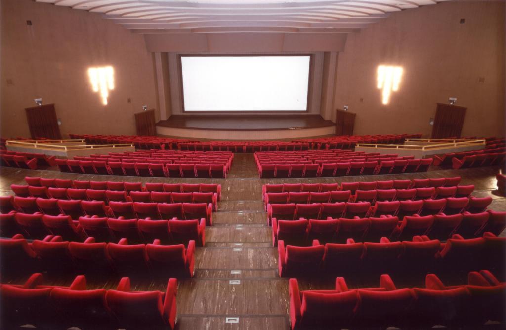 guillem11's tweet photo. #MyFirstCinema was the Cinema Maestoso in Monza, Italy, which also happened to be on the same road as the flat I grew up in. I think my first film was Tarzan (1999) but my most vivid memory was watching Fantasia 2000. Biggest screen in Italy at the time. https://t.co/g8sG9buixh