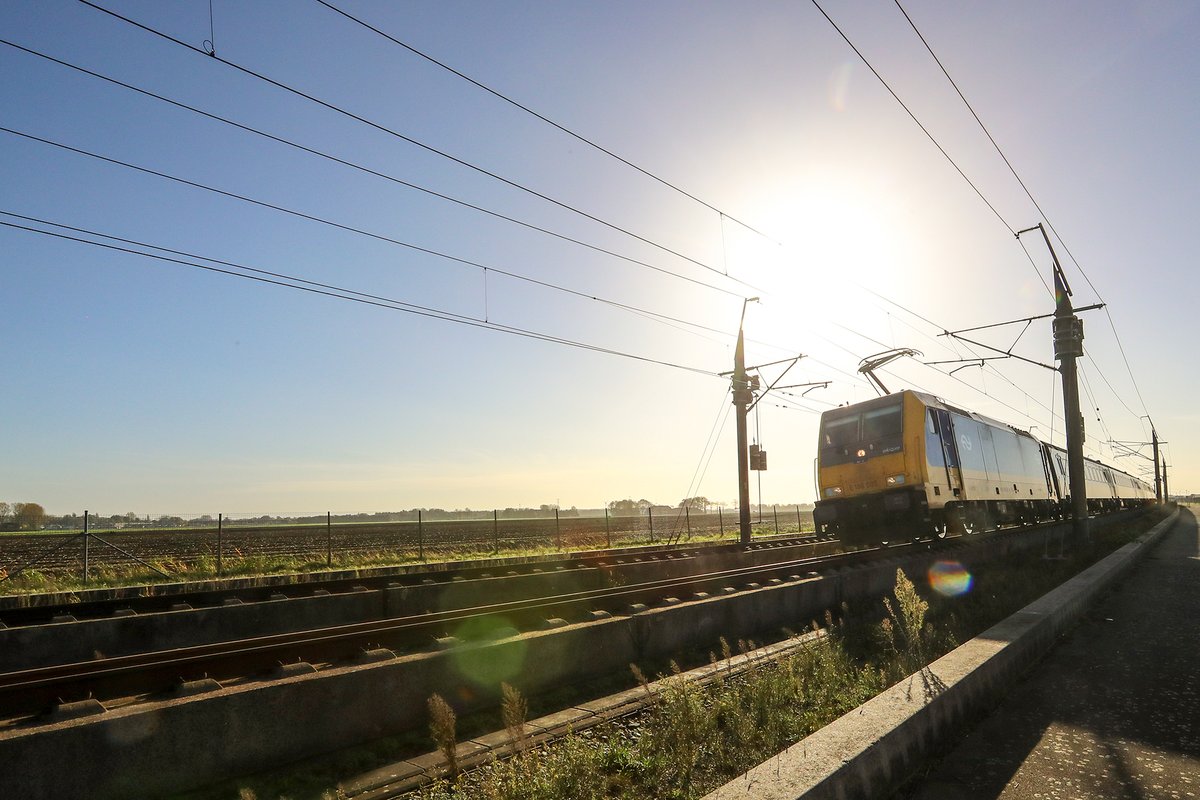 Rail1435's tweet photo. Terugblik. Vorig jaar afgesloten met een fantastisch project. Monitoring van werkzaamheden op de HSL met zelf ontwikkelde IoT sensoren. Real time inzicht in het effect van de werkzaamheden, waardoor afwijkingen direct kunnen worden opgevolgd. https://t.co/VS5xHzdA87

#iot #sam https://t.co/5rZXLTiShF