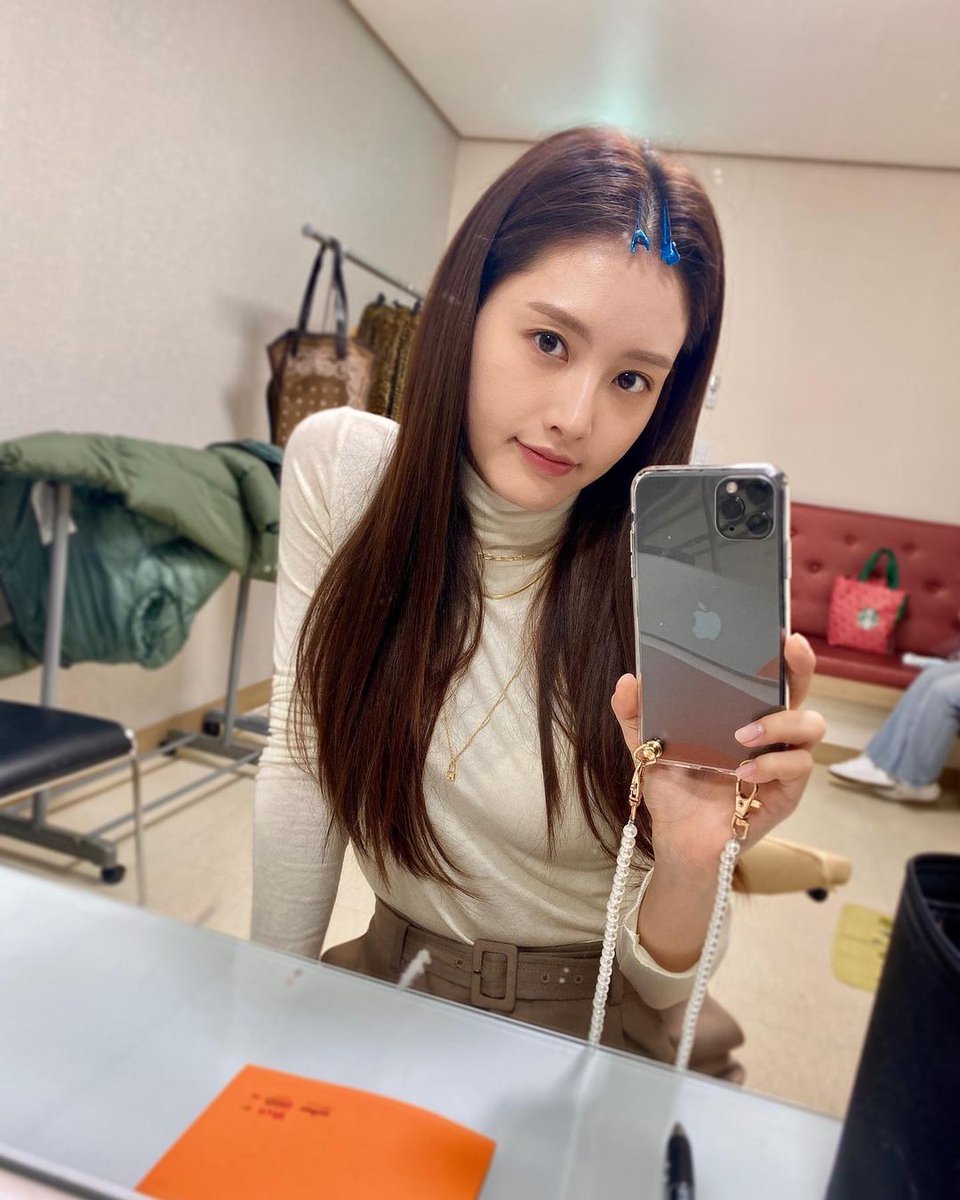 KimJaeKyungBR's tweet photo. 『IG•📸』Nova atualização no  instagram da JaeKyung 💗

"Não consegui terminar de editar meus vídeos do YouTube por causa das novas filmagens!!😢 Vou tirar uma folga do Youtube.🎥 Até a próxima semana!👋🏻"

#KimJaekyung #Jaekyung #김재경 #재경 #Rainbow #레인보우 #AlchemistJk https://t.co/nZBoI2Vzez