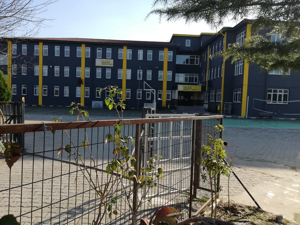 YeniceabatAL's tweet photo. Pandemi sürecinde öğrencilerimiz için okulumuzu boyatıp çatı giderlerini ve çevre aydınlatmasını yaptırdık. Bizlere destek olan Korkut Aktaş beye, Özgür Söylemez  beye, Muhtarımız Selim Yatgı beye teşekkür ederim. Sevgili öğrencilerimizle sağlıklı günlerde buluşmak dileğiyle. https://t.co/yPD7eoC3GB