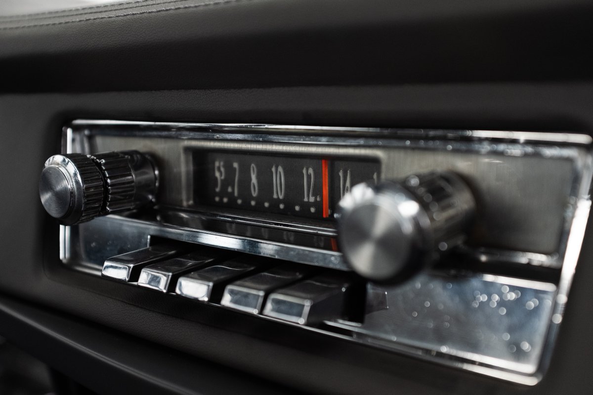 Mach1_CarAudio's tweet photo. Audio #FunFact: The first car radios were introduced in 1930 by the Galvin brothers, who later created Motorola Inc! https://t.co/yjqOjF7LoS