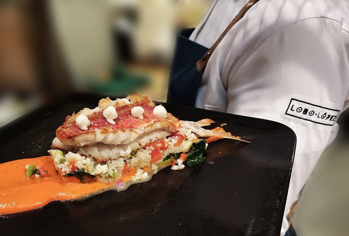 Nuestro salmón fuera de carta de este fin de semana... También está deliciosamente fuera de lo normal 😉

<a href="/LaVidaEnTapas/">La Vida</a> #Sevillahoy #TDSGastro #TdsActualidad #GastronomiaSevilla #food #foodporn #Seville #tapas #slowfood #Salmon #FueraDeCarta #LoboLopez #SameSameButDifferent