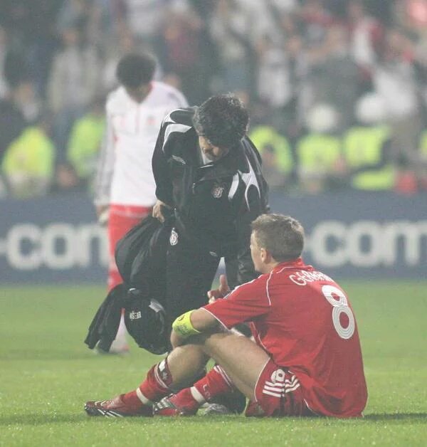 Olay Besiktas Sureyya Soner Ben Tanimiyordum Onu Rakip Takimdan Biriydi Baktim Cokmus Yere Gidip Kaldirdim Uzulme Dedim T Co W3sbslcx0k Twitter