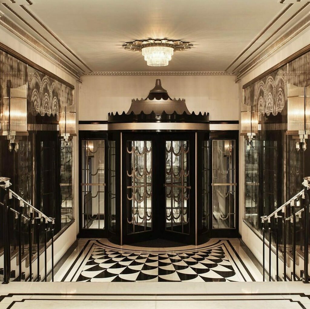 MAKE AN ENTRANCE 💫⠀
So you’ve chosen your Great Gatsby theme, now you need a venue. ⠀
⠀
Long referred to as the jewel in London’s Art Deco crown, what better choice than @claridgeshotel⠀
⠀
With so many iconic Art Deco features, it would provide t… instagr.am/p/CK6ttALhsf8/