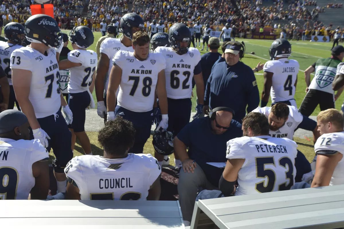 Jaylight23's tweet photo. Blessed to receive my 4th offer from The University of Akron @CoachCochran58 @ZipsFB @Rivalsfbcamps @PurplesFootball https://t.co/KaKAL3TaPZ