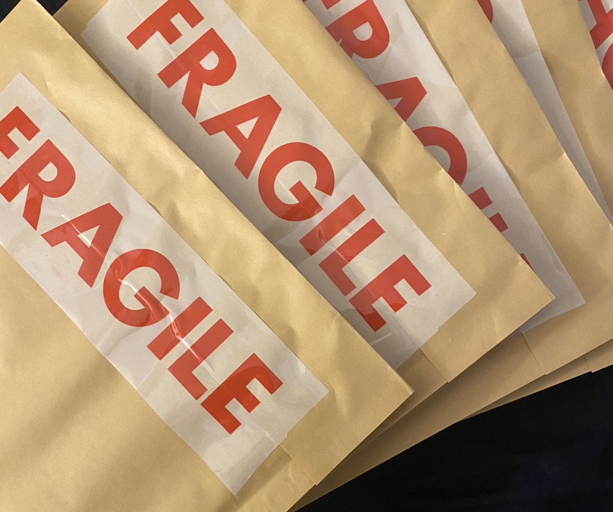 Brick_Cop's tweet photo. I’ve spent so long cutting and taping these on to envelopes, I can’t read it right anymore, and I’m reading it FRAAAAAA-GIIIIIIIIILE 🤣🤷🏼♂️👌🏻🤦🏼♂️👀
#PackingProblems #CustomMade https://t.co/991deUDPux