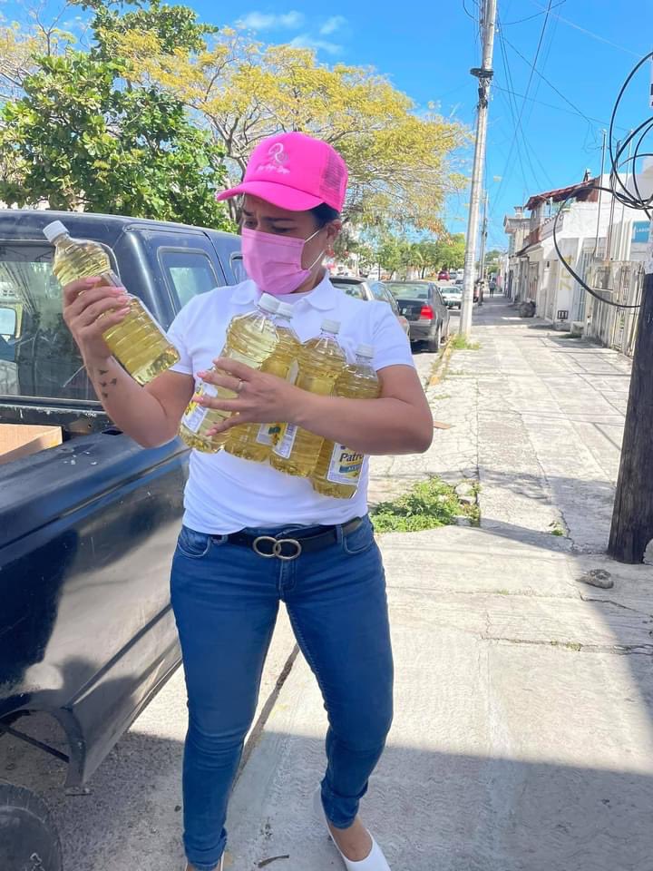 Nuestra prioridad sigue siendo ayudar a las y los
Ciudadanos de #Cancún en esta es poca de pandemia, en nuestras posibilidades seguiremos firmes....... 
#REYNADURÁN #ahorasiquintanaroo #movimientoRD #mujeressi