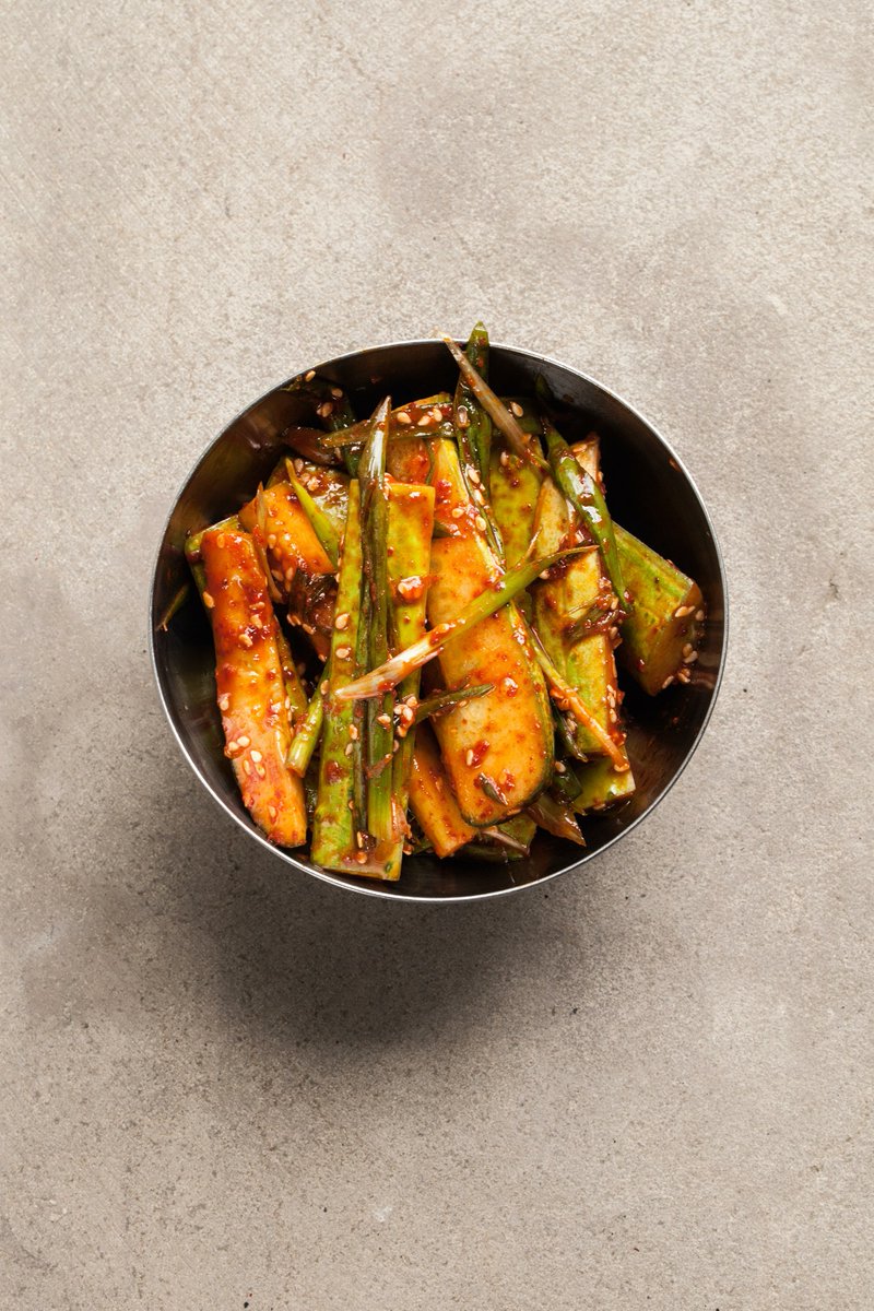 Que el dios de los pepinos esté con ustedes. revistahojasanta.com/nos-quedamos/2…