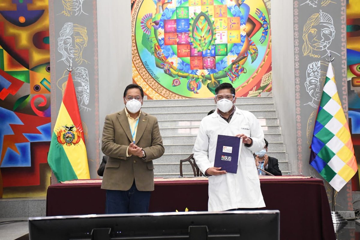 LuchoXBolivia's tweet photo. [Hilo] Entregamos 3.025 contratos al personal de salud en los 9 departamentos para enfrentar la segunda ola de Covid-19. El Gobierno Nacional invierte Bs 76,7 millones para la contratación de médicas, médicos, enfermeras y enfermeros que comienzan a trabajar inmediatamente. https://t.co/AHgsZwr3CH