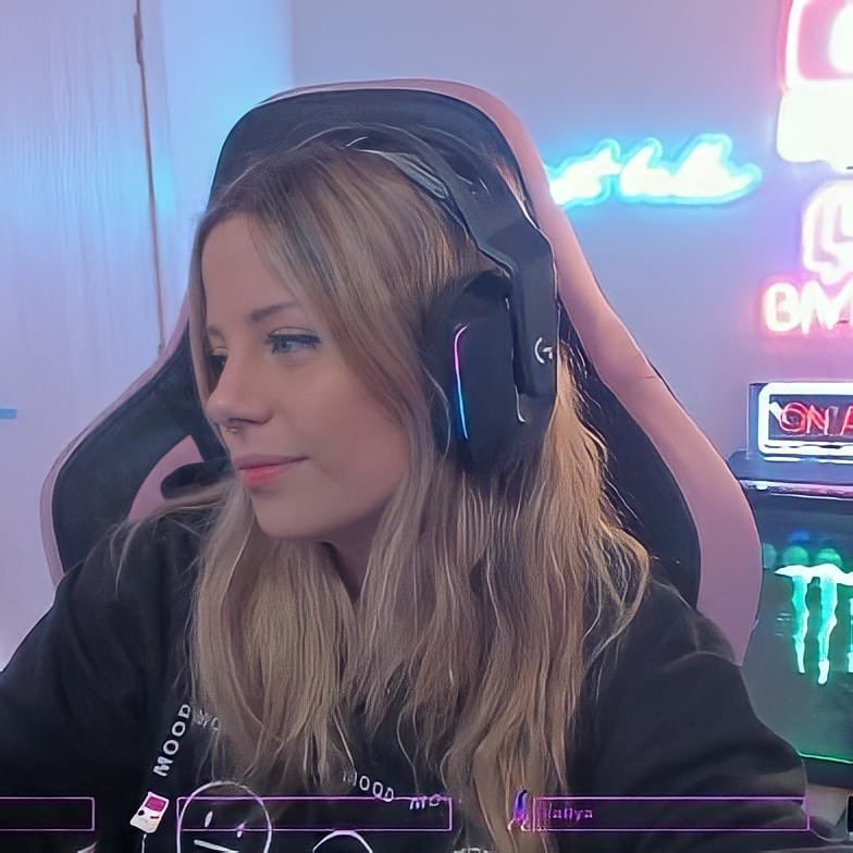styleofbiyin's tweet photo. .@_biyin_ vía Twitch | JUGANDO AMONG CON CERDACOS - !eneba #Patrocinado 

꒰ ͜͡➸ Sudadera negra con capucha y estampado «Mood» 

⬇️⬇️ https://t.co/Fm6TfRML57