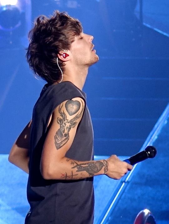 no thoughts just louis tomlinson in tank tops ~ a much needed thread ~