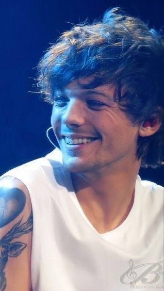 no thoughts just louis tomlinson in tank tops ~ a much needed thread ~