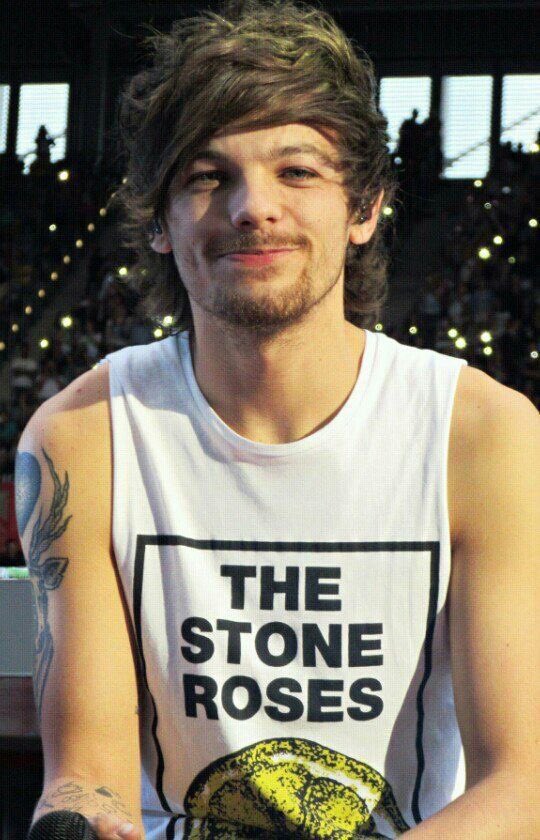 no thoughts just louis tomlinson in tank tops ~ a much needed thread ~