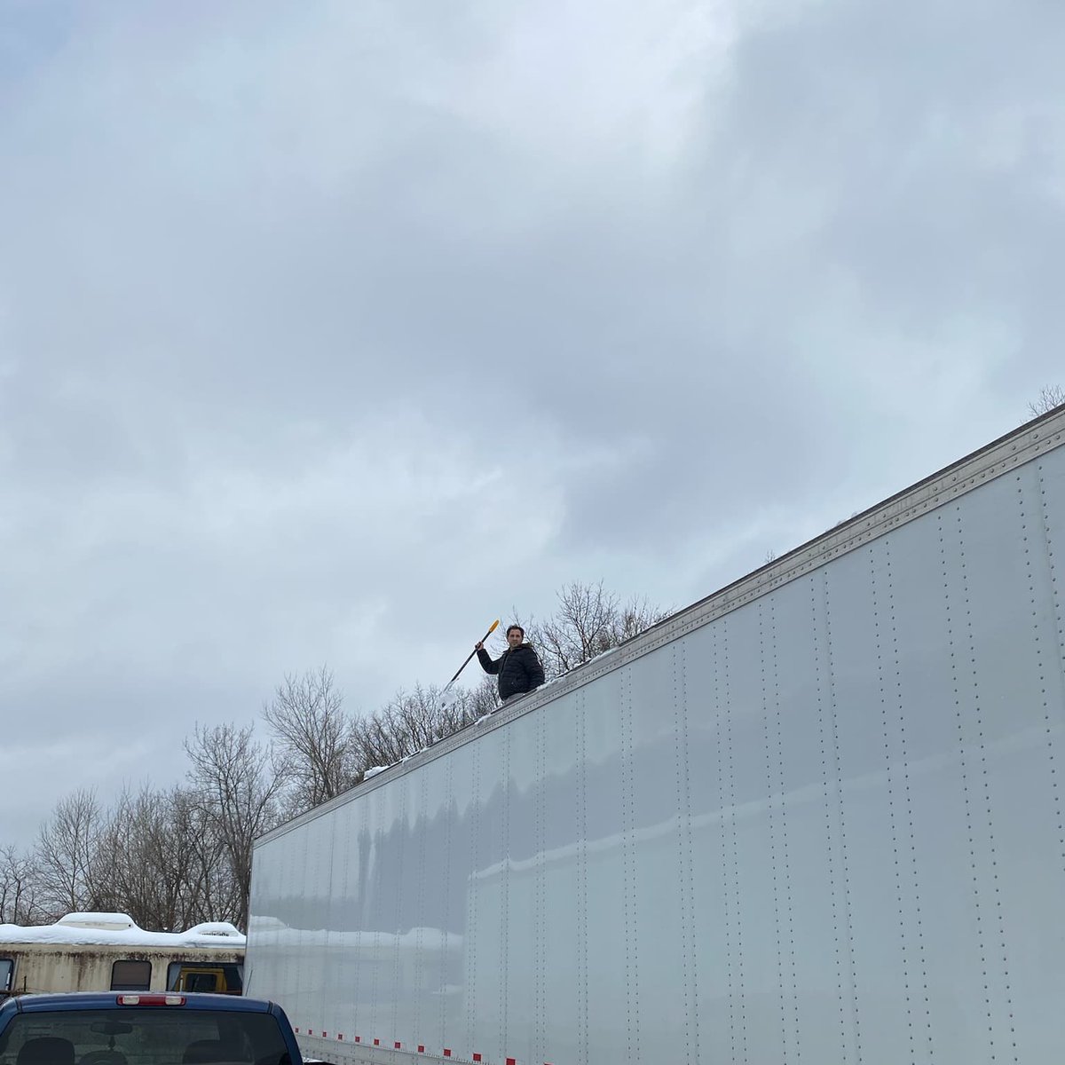 inc_ntc's tweet photo. Don't forget to clean the snow from the top of your trailers. #safety #trucking #truckdrivers #otr #snow #safetyfirst #drivesafe #truckers #tractortrailor https://t.co/aboy5kMYNC