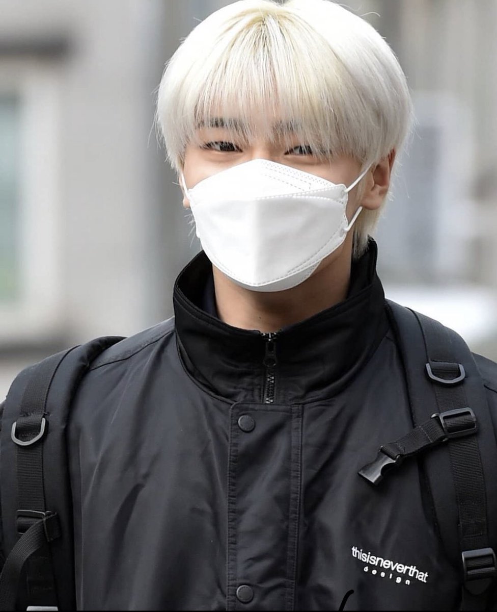 shanelchrisella's tweet photo. Our precious maknae Jeongin has finally graduated🎓I’m proud of you😭❤️
#kpop #StrayKids #skz #jeongin #JeongInGraduation #kpopstan #kpoper https://t.co/3OFzS0Psg6