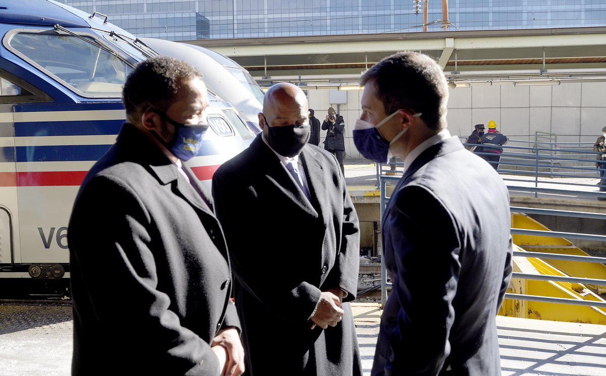 ATUComm's tweet photo. Today at Union Station - Washington, DC, @SecretaryPete met with ATU Local 689-Washington, DC Pres. Ray Jackson, Local 1300-Baltimore, MD Pres. Mike McMillan, ATU members, and agency officials to discuss the new federal mask mandate for and other issues impacting transit workers. https://t.co/Qa3M6mxcLx