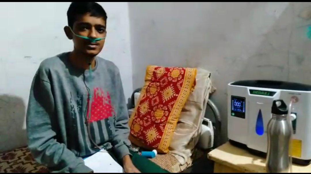 KausarShehanaaz's tweet photo. G.Naveen Kumar,23 yrs old, Hyd. had suffering from chronic cystic bronchitis from 5yrs but it gone worsen now.Doctors advised him treatment for lung transplantion and would cost around 50lakhs.pls help !!🙏🙏 #helpmyfriendnaveen @SonuSood @KTRTRS https://t.co/pRtFCJtESv