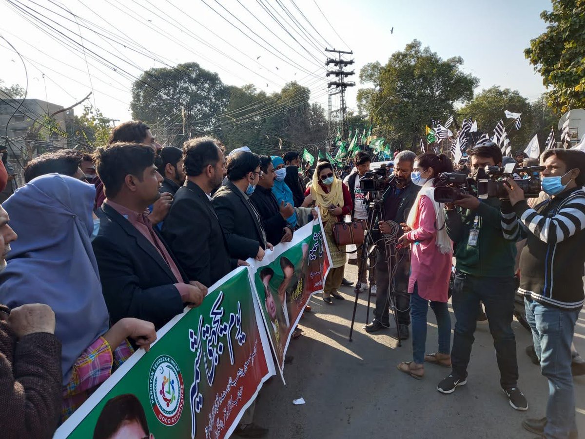 GgTigerForce's tweet photo. #ٹائیگرفورس 
5 فروری یوم یکجہتی کشمیر ڈے کے موقع پر ٹائیگر فورس گڈ گورنس تحصیل ماڈل ٹاؤن نے پریس کلب کے باہر ریلی کا انعقاد کیا جس میں گڈ گورنس سیکٹری لاہور عمر ظہیر میر صاحب اور سیکرٹری گڈ گورنس تحصیل ماڈل ٹاؤن ندیم اصغر جنجوعہ نے اپنے ٹائیگرز کے ہمراہ بھرپور شرکت کی۔۔ https://t.co/NZKx99LK3K