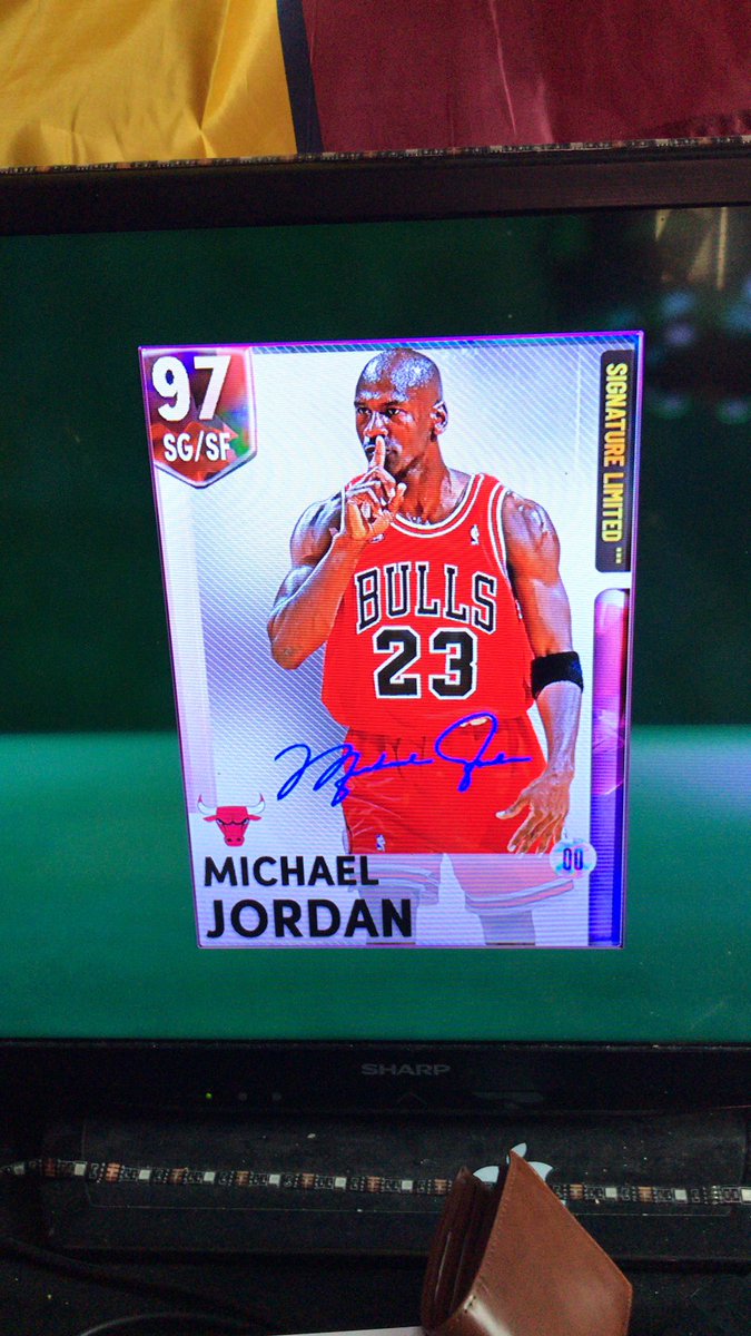kaden_bball's tweet photo. My last pack in clutch I got MJ @ItsShake4ndbake https://t.co/jRLyjzq6Cw