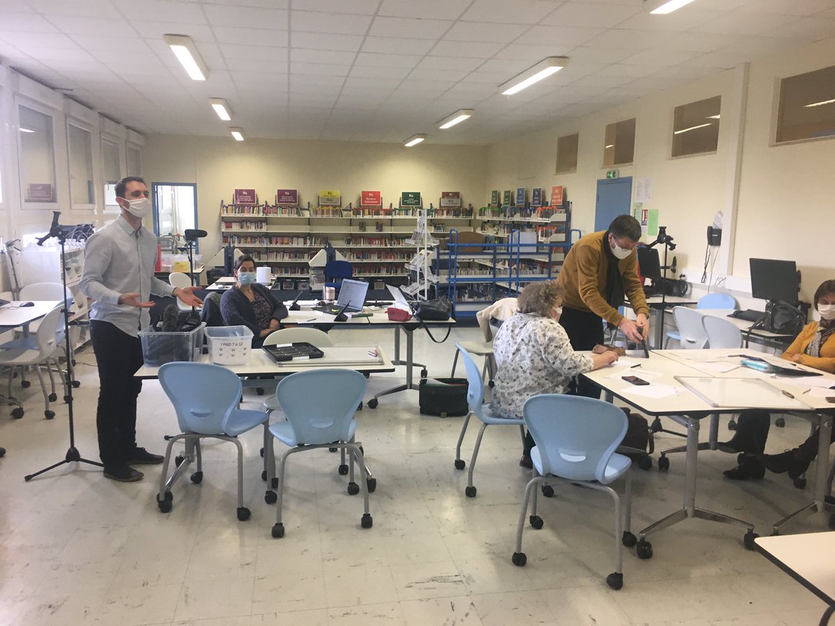 nj_conte_Sees's tweet photo. 📺Formation #webtv au collège @nj_conte_Sees animée par nos partenaires de @canope_61 : Professeurs, AESH et AED se sont prêtés à des exercices d’écriture de scénario, de réalisation de reportages et d’émissions. Une prise en main du matériel efficace. https://t.co/HmVbn6YCwO