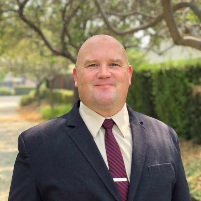 This is Sgt. Roy Stockton. He was elected to the Vacaville City Council last year.Pratt made the board for him. Stockton also sells crafts with Three Percenter symbols. In 2016, he reposted an image of guns that said, “Getting ready for the election tomorrow.” 3/x