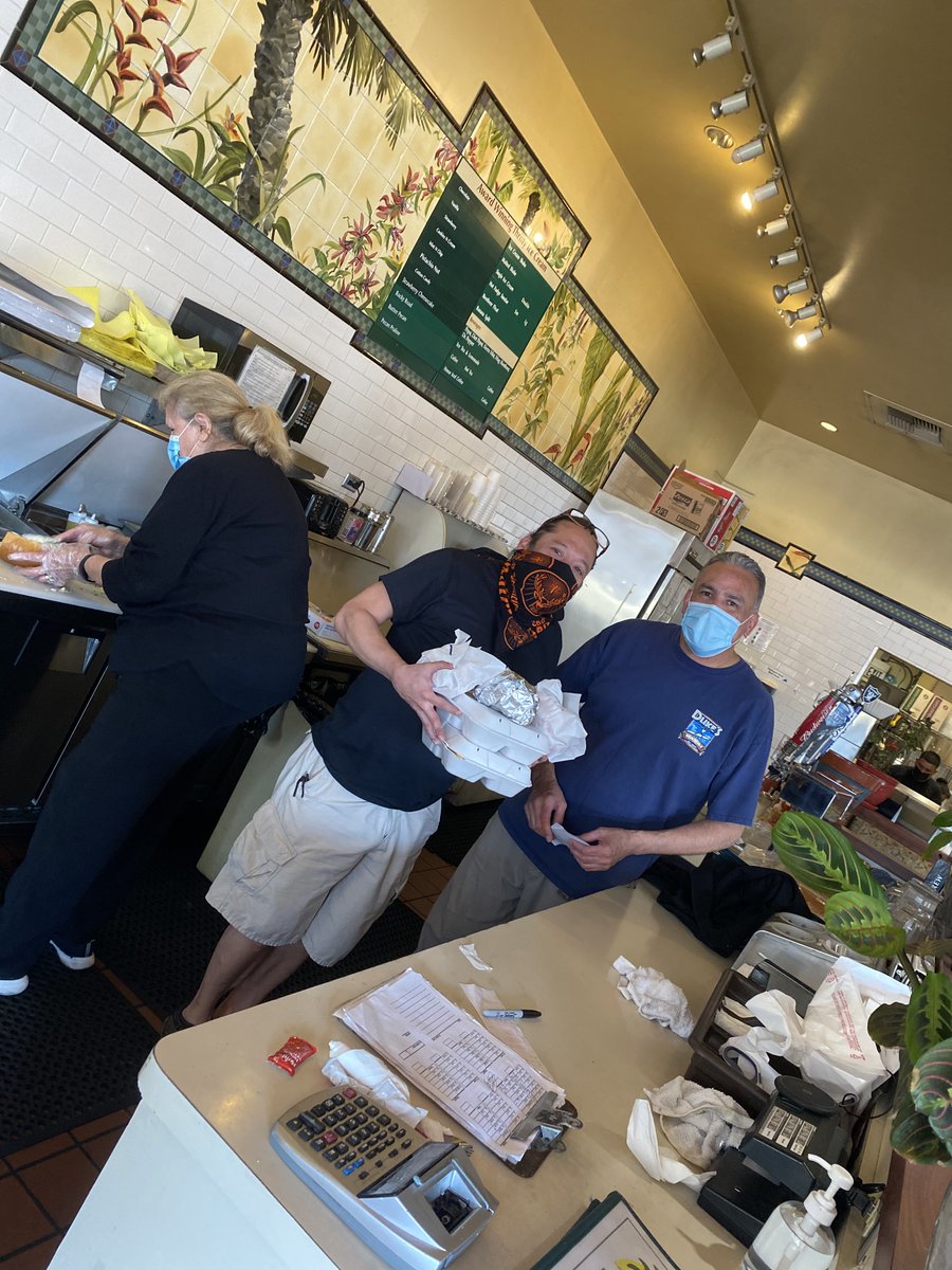 Fresno_Chamber's tweet photo. There are few things better on a Friday than sandwiches from Irene's Cafe. Well, maybe running into people like @D7Esparza and @kmkarbassi
while you're on the lunch run! Such a perfect way to end the week 🤤 🤤
#HowWeChamber #FresnoFoodie #LunchingLocal https://t.co/HKoPHpRHKE