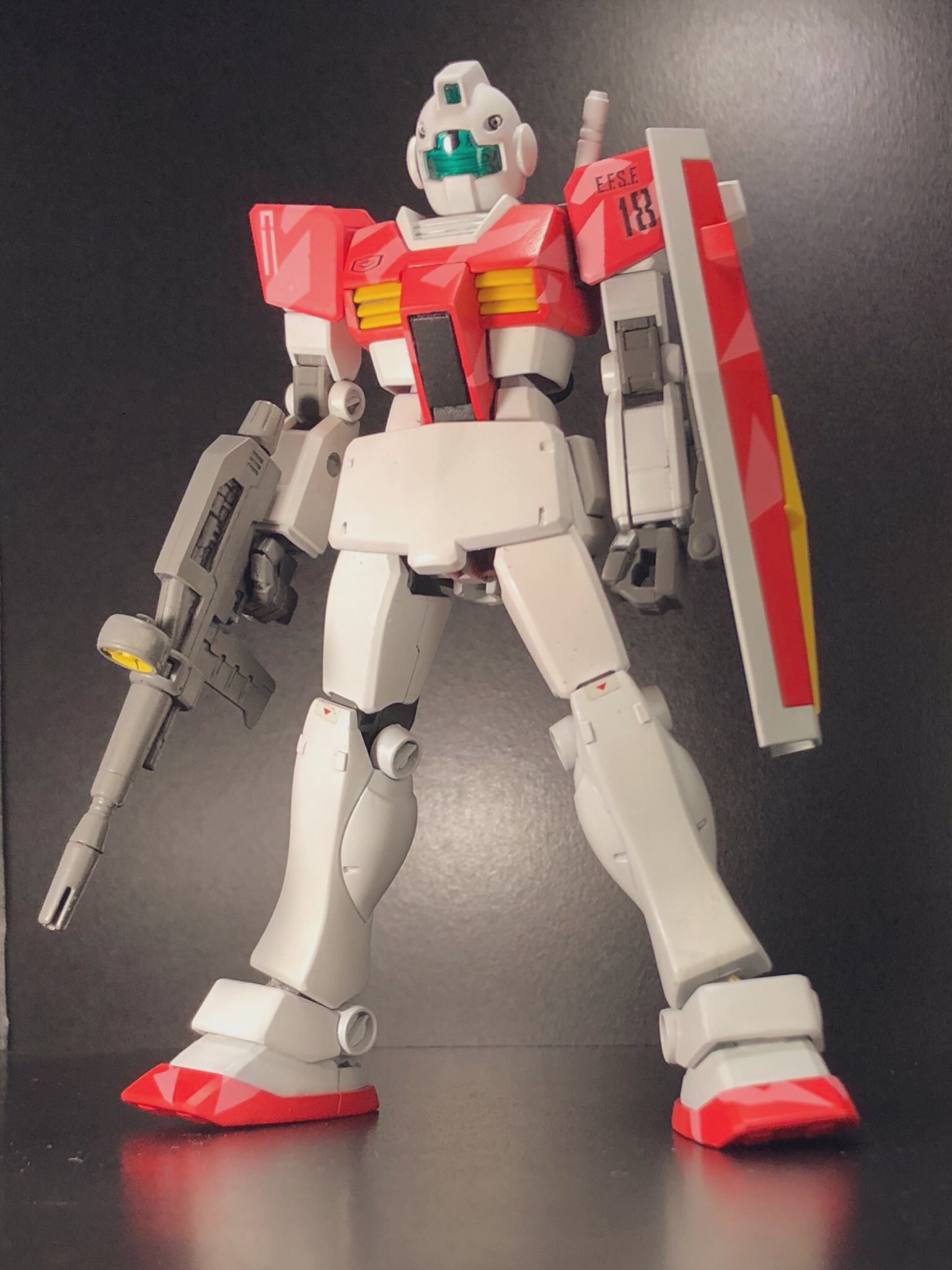 いけやん Mjmc Egジム 完成 一番乗りの疾風の異名を持つイチバ ンノウリィ少佐機をイメージしてビームライフル装備 Egガンダムベースにするとすごい今風のジムになってカッコイイ ガンプラ ガンプラの画像貼るとrtされると聞いて T Co