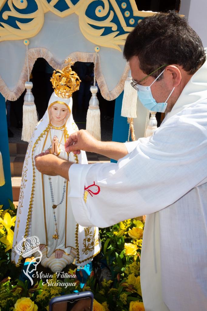 MFatimaNic's tweet photo. Nuestra imagen peregrina de Fátima llega a Parroquia Santiago Apóstol de Nagarote quien recibe el Pbro. Danilo Membreño párroco y Pbro Miguel Arnulfo Vicario parroquial. Hace visita en Peregrinación por la Ermita Sagrado Corazón de Jesús y Ermita Nuestra Señora de Guadalupe. https://t.co/6dZ6Xxdddb