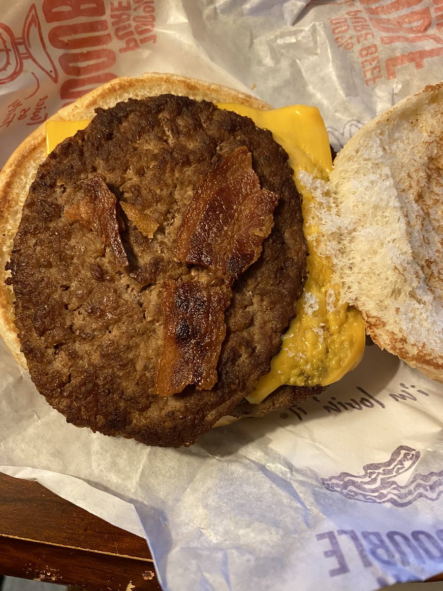 claydb's tweet photo. @McDonalds @lysisrage Not sure which is worse... a hint of awful bacon or no bacon ... didn’t get what was paid for! https://t.co/0w3uKKErs7