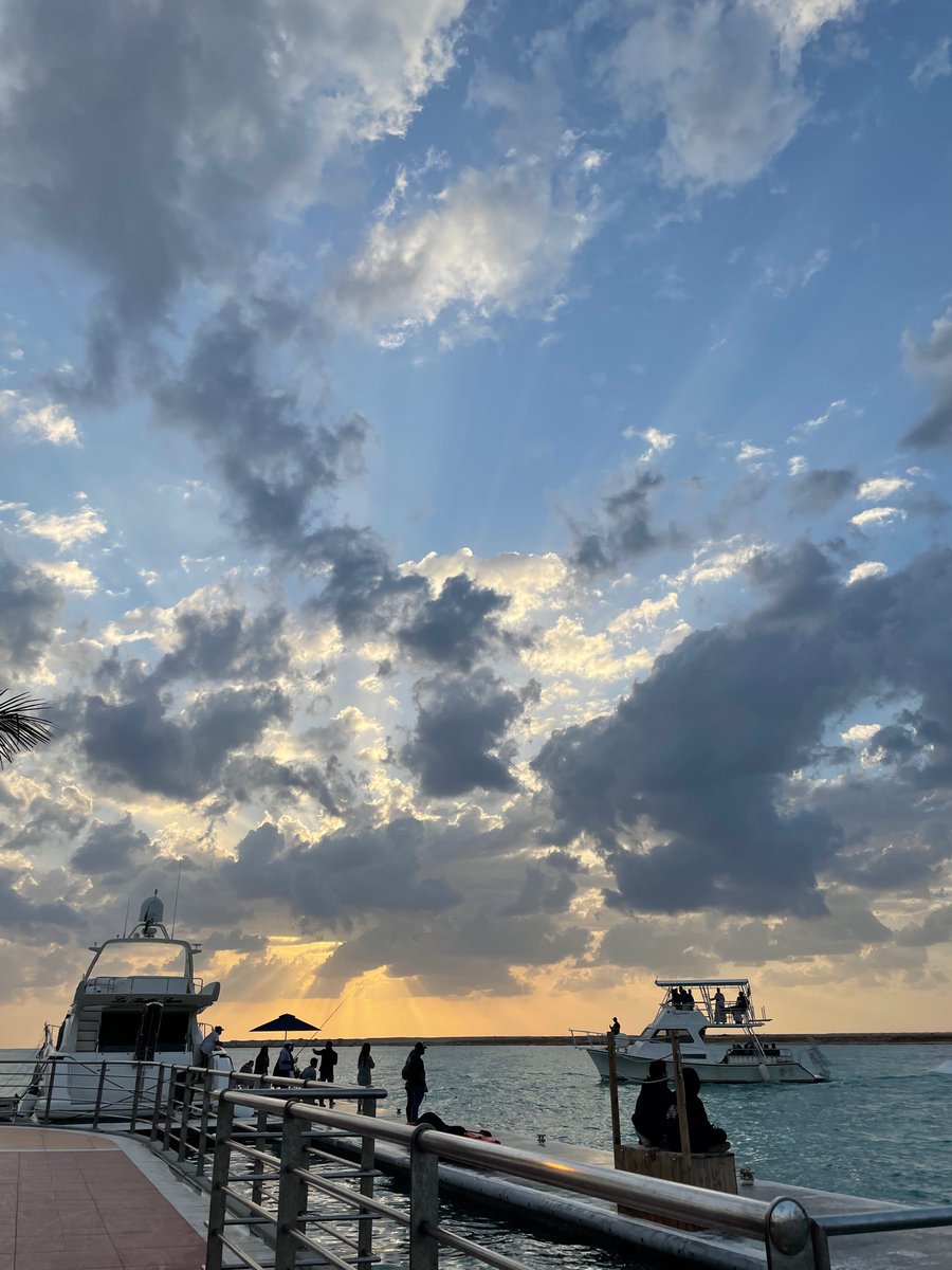 sarahalgash's tweet photo. In case you missed this gorgeous sunset. https://t.co/LQcrVrA0V3