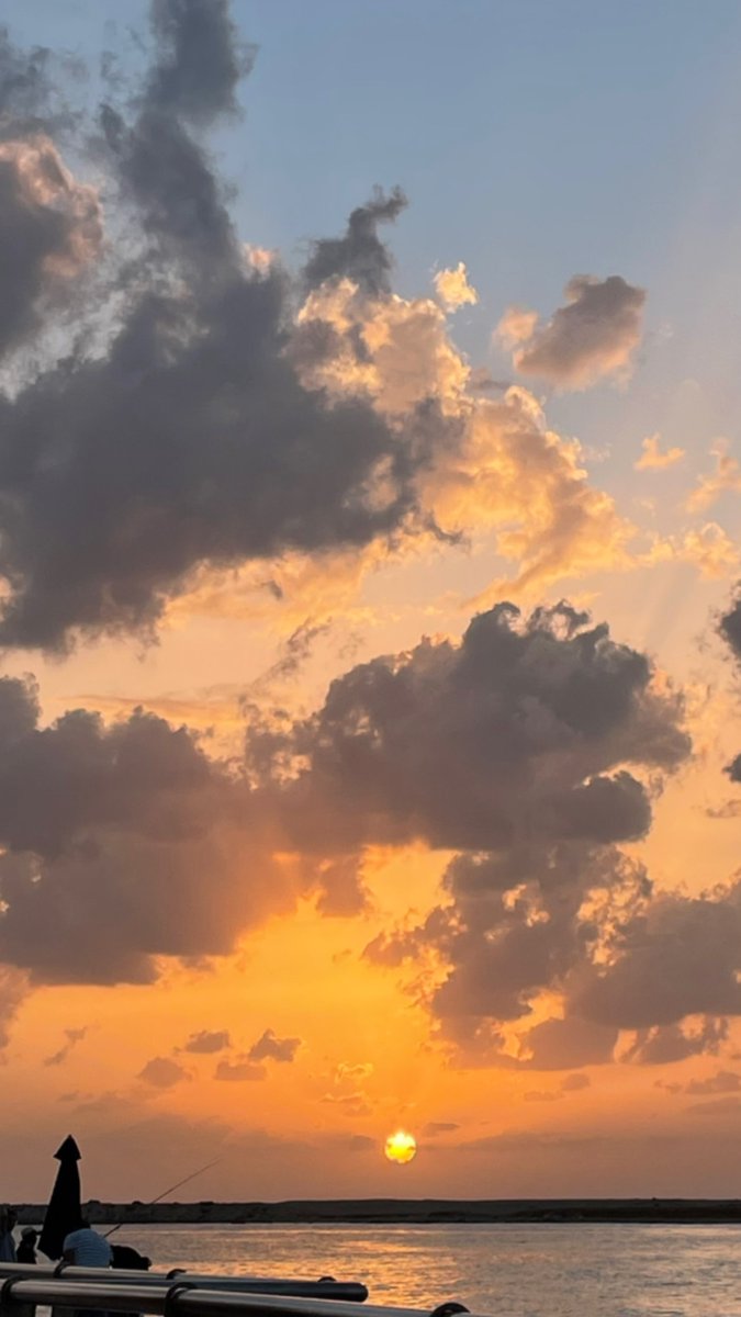 sarahalgash's tweet photo. In case you missed this gorgeous sunset. https://t.co/LQcrVrA0V3