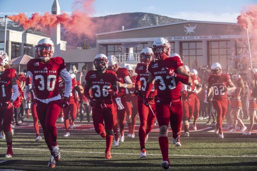 MalakiTaase99's tweet photo. I am excited and blessed to receive my first Division 1 scholarship offer from Southern Utah University!!! 💯🙏🏽 #tbirdnation #stormthesky @SUUFB @CoachATrain99 @DemarioWarren @Coach_taps https://t.co/rUYZZY7jmE