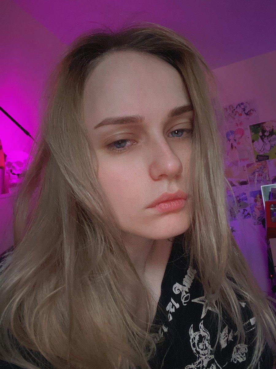 Today I look a little sickly 😣💦 but I love the way my hair has settled here, so I'll leave it here as a memorable photo 👉👈

I also watched the anime "Nagi no Asukara". Honestly - I was very imbued with it and cried a lot while watching. But I'm so glad it ended well~!! 💕 https://t.co/XZ5rULc0I6